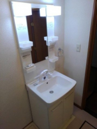 明るい洗面所です