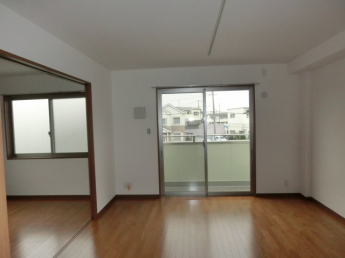 ２F