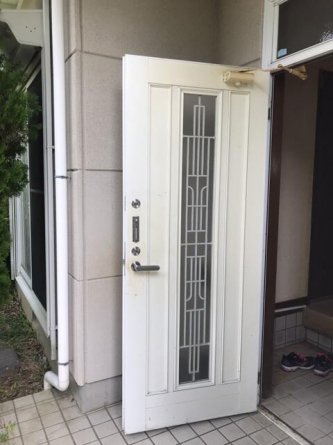 北側スロープの扉