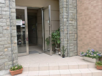 落ち着いたエントランスです