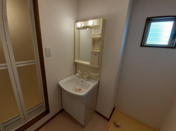 明るい洗面所です