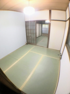 落ち着いて過ごせるお部屋なので、寝室にいかがでしょうか