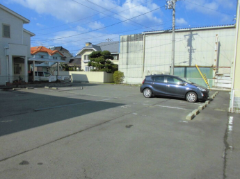 【駐車場】
