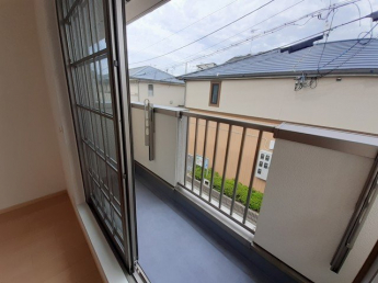 開放的で明るい空間を演出してくれるバルコニーです