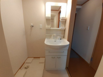 明るい洗面所です