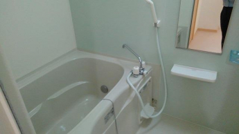 コンパクトで使いやすいお風呂です