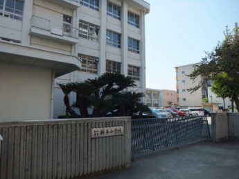 松山市立新玉小学校 1551m