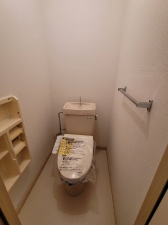 シャワー付き便座です