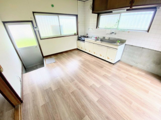 風通しの良い、明るく広いダイニングキッチンです