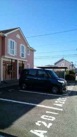 駐車場があるので、車を買う予定の方も安心です
