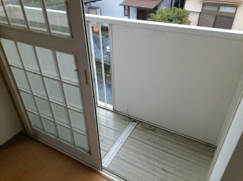 開放的で明るい空間を演出してくれるバルコニーです