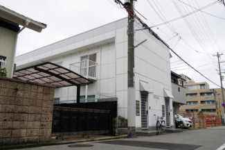 周辺は閑静な住宅街です