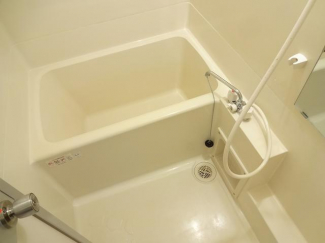 清潔感のあるお風呂です