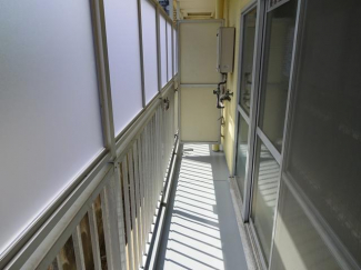 ベランダに竿掛け付き