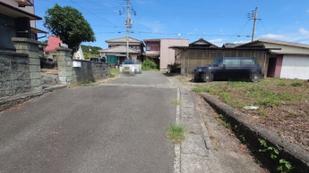 【前面道路含む現地写真】