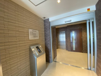 【エントランス】