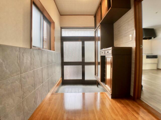 引き戸の玄関ドア♪広々とした玄関ホールです♪