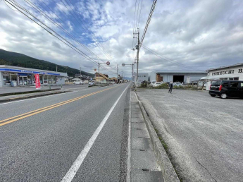 西条市洲之内甲の店舗の画像