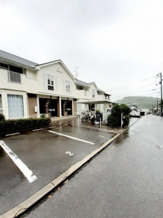 車をお持ちの方に嬉しい駐車場付きの物件です