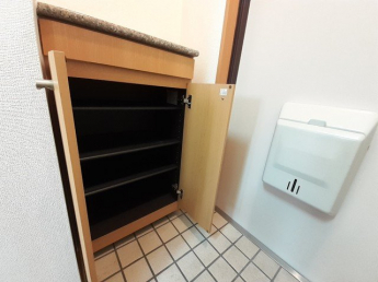 明るい色調の室内です