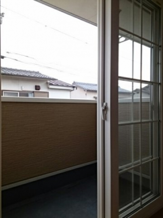 開放的で明るい空間を演出してくれるバルコニーです