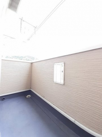 落ち着いた時間を過ごせるバルコニーです