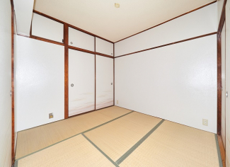 リビングの隣は4.5帖和室。画像は同タイプ別部屋の参考画像です。畳と襖はご入居前に入ります。