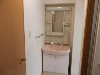 明るい洗面所です