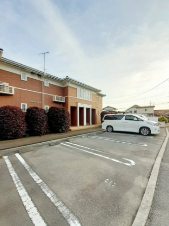 駐車場があるので、車を買う予定の方も安心です
