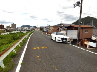 【前面道路含む現地写真】