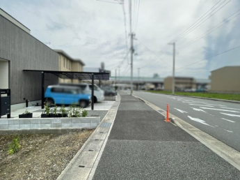 【前面道路含む現地写真】