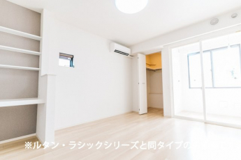 ゆったり過ごせる居間です