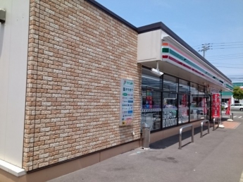 セブンイレブン空港通６丁目店様まで1300m
