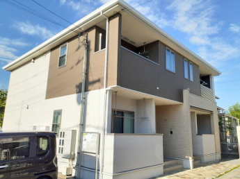 落ち着いた雰囲気の外観です