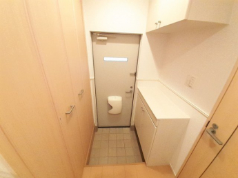 収納もある玄関です