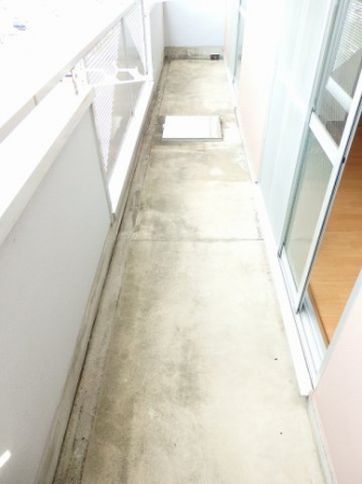 落ち着いた時間を過ごせるバルコニーです