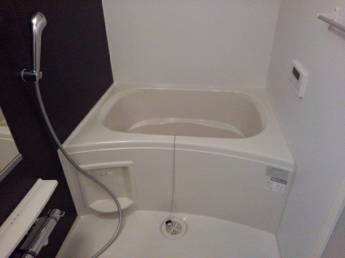 コンパクトで使いやすいお風呂です