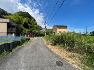 【前面道路含む現地写真】