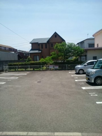 駐車場があるので、車を買う予定の方も安心です