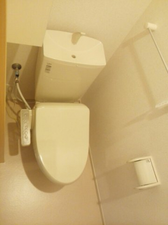 コンパクトで使いやすいトイレです