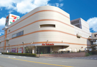 アリオ加古川店。山電「別府」駅の南側に位置しており、帰宅前などにも立ち寄りやすい店舗です。まで1470m