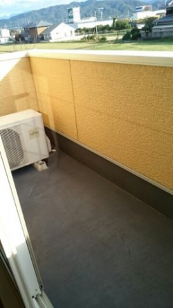 外からの目が気にならないバルコニーで洗濯物が干せます