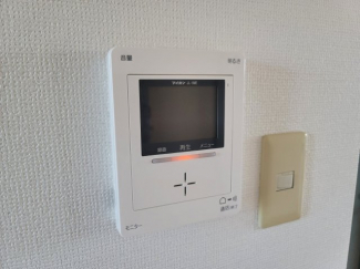 モニター付きインターホンで安心です♪
