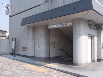 京都市営地下鉄二条城前駅まで520m