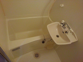 コンパクトで使いやすいお風呂です
