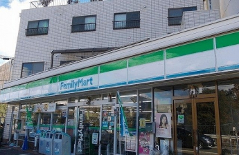 ファミリーマートまで600m