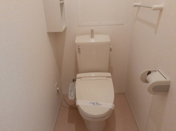 清潔感のあるトイレです