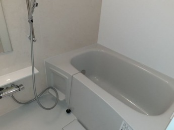 コンパクトで使いやすいお風呂です