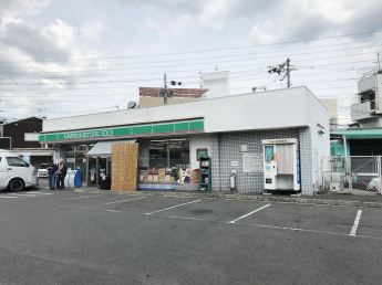 ローソンストア100八尾曙町店まで551m