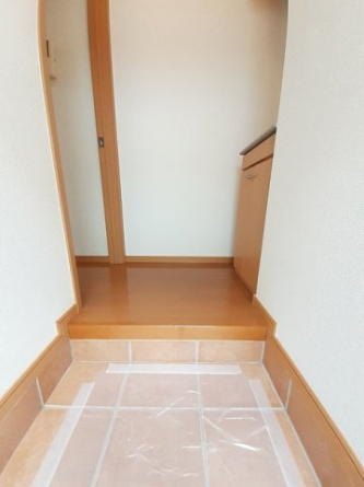 収納もある玄関です